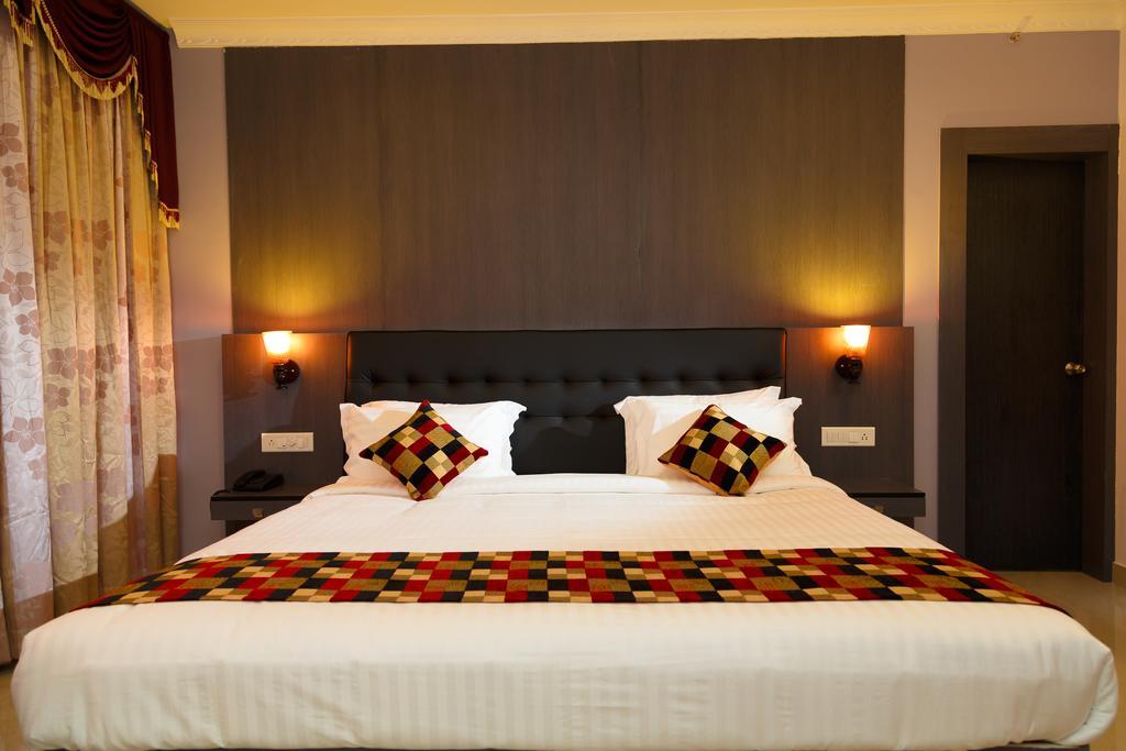 Hotel Gopalapuram International โปลลาชี ภายนอก รูปภาพ