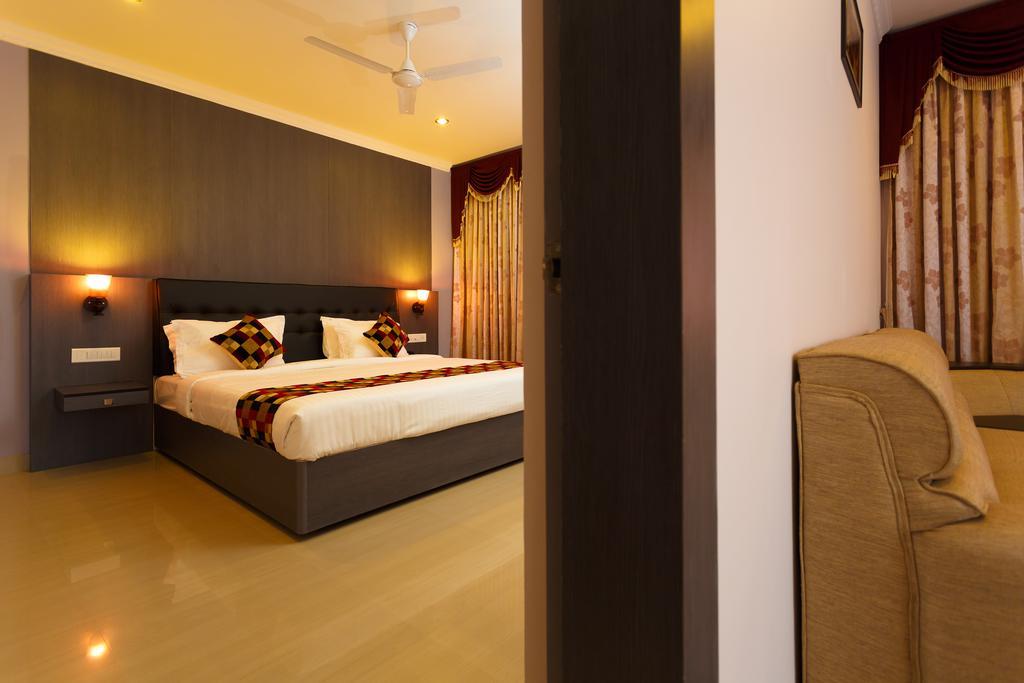 Hotel Gopalapuram International โปลลาชี ภายนอก รูปภาพ