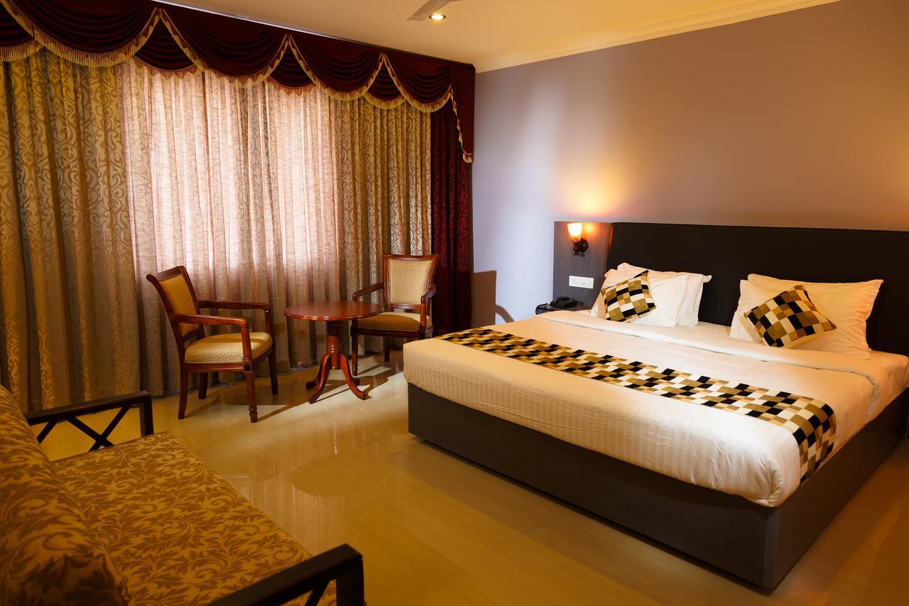 Hotel Gopalapuram International โปลลาชี ภายนอก รูปภาพ